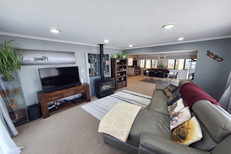 Photo of property in 22 Aragon Grove, Kingsley Heights, Upper Hutt, 5018