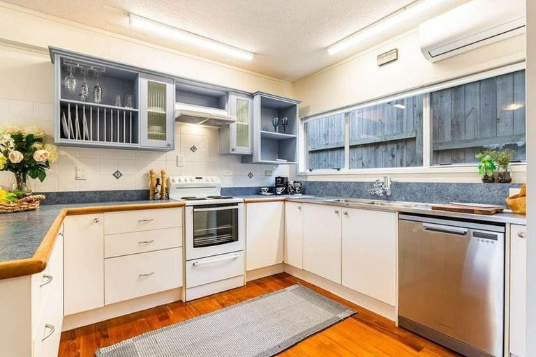 Photo of property in 2/4 Arkles Strand, Arkles Bay, Whangaparaoa, 0932