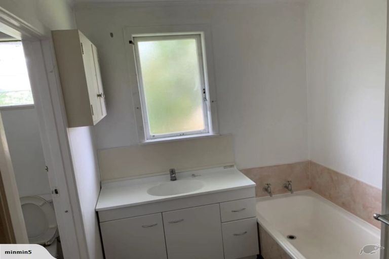 Photo of property in 5 Ingleby Place, Kelston, Auckland, 0602