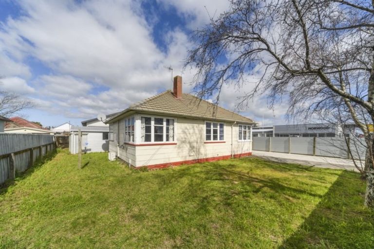 Photo of property in 918 Tremaine Avenue, Roslyn, Palmerston North, 4414