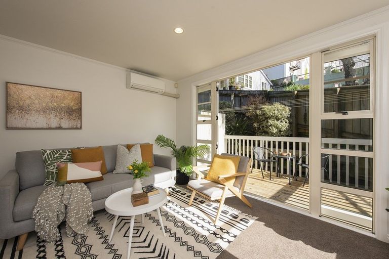 Photo of property in 12e Glenmore Street, Thorndon, Wellington, 6011