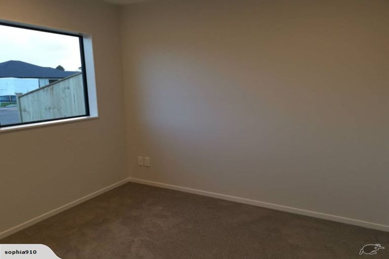 Photo of property in 37 Koroheke Road, Takanini, 2110