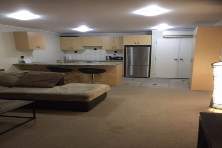 Photo of property in 2i/20 Ian Marwick Place, Birkenhead, Auckland, 0626