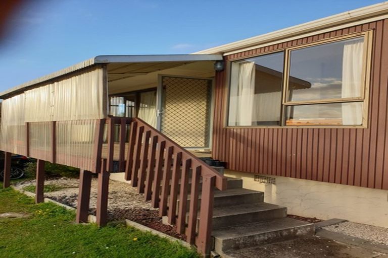 Photo of property in 1/7 Tusac Place, Totara Vale, Auckland, 0627