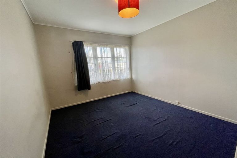 Photo of property in 12 Strid Road, Te Atatu South, Auckland, 0610