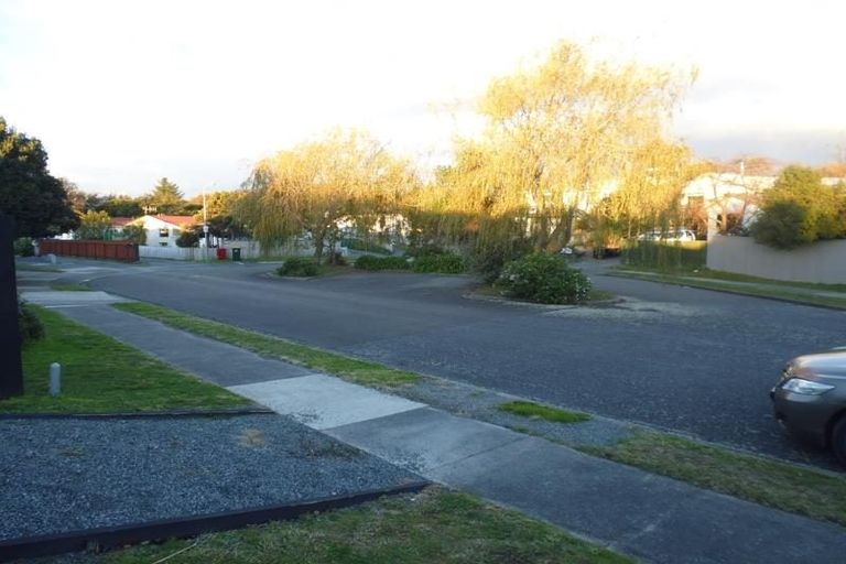 Photo of property in 6 Ross Grove, Paraparaumu, 5032