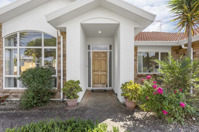 Photo of property in 5 Brosna Place, East Tamaki, Auckland, 2016