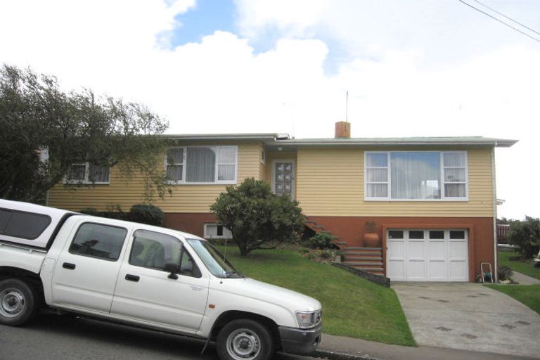 Photo of property in 4 Bancroft Terrace, Newlands, Wellington, 6037
