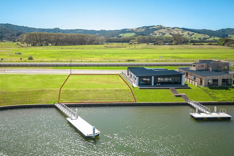 Photo of property in 253 Kupe Drive, Whitianga, 3510