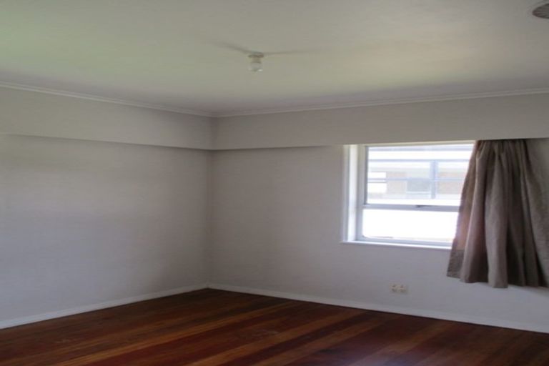 Photo of property in 3 Chrome Place, Henderson, Auckland, 0612