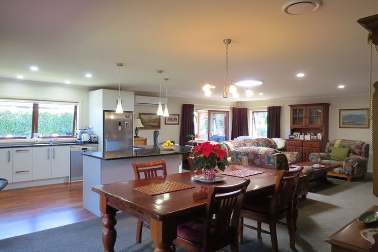 Photo of property in 11 Victoria Street, Coromandel, 3506