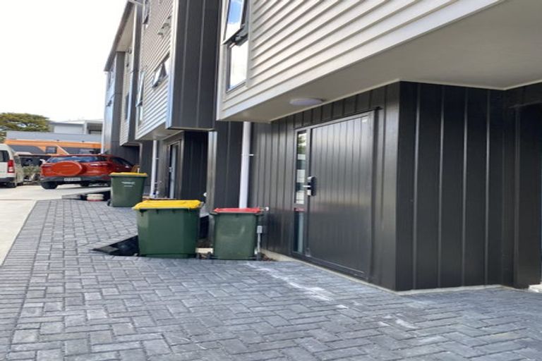 Photo of property in 32d Potter Avenue, Northcote, Auckland, 0627