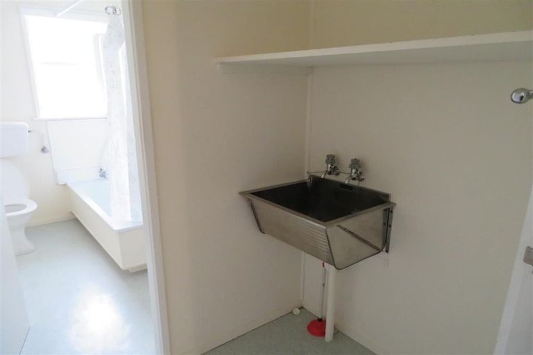 Photo of property in 1/136-138 Waddington Drive, Naenae, Lower Hutt, 5011