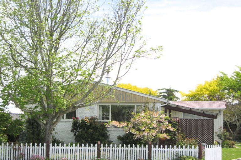 Photo of property in 9 Inca Place, Redwood, Christchurch, 8051