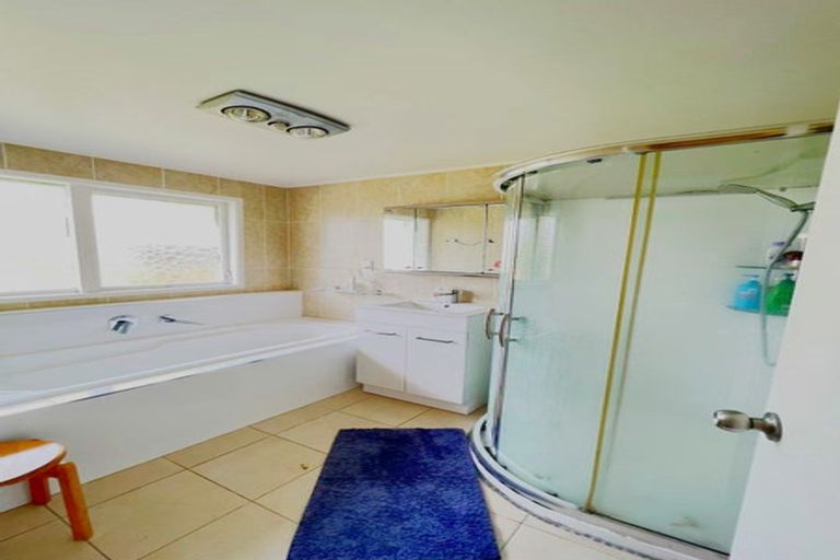 Photo of property in 5 Serrita Avenue, Sunnyhills, Auckland, 2010