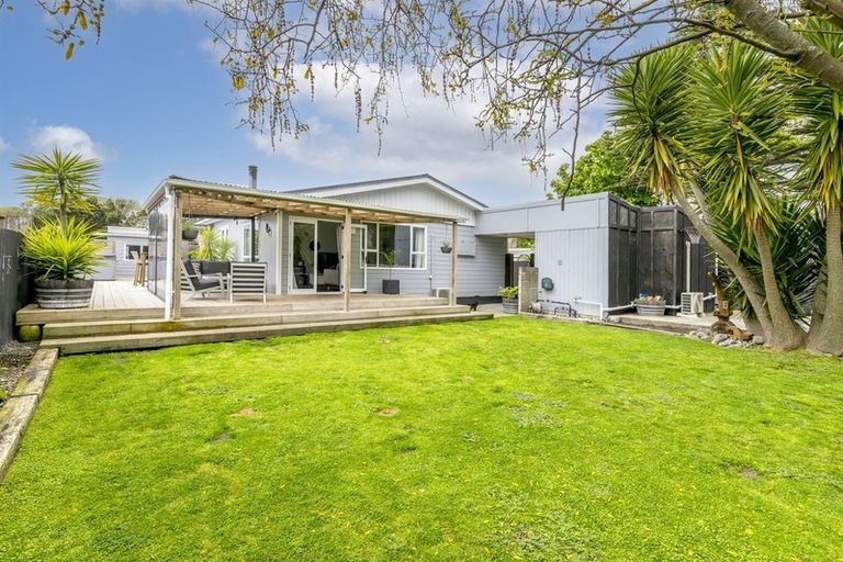 Photo of property in 276 Te Moana Road, Waikanae, 5036