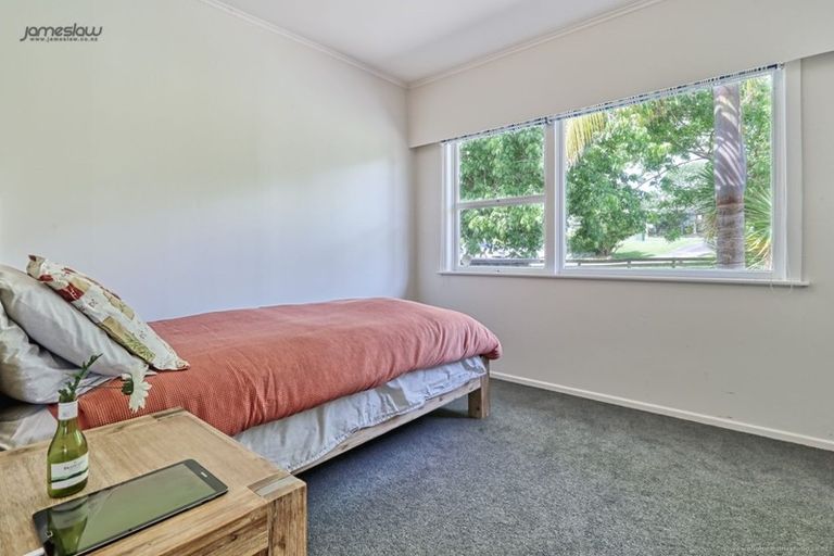 Photo of property in 140 Edmonton Road, Te Atatu South, Auckland, 0610