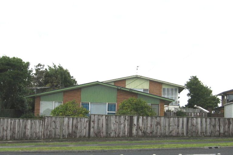 Photo of property in 2/104 East Coast Road, Forrest Hill, Auckland, 0620