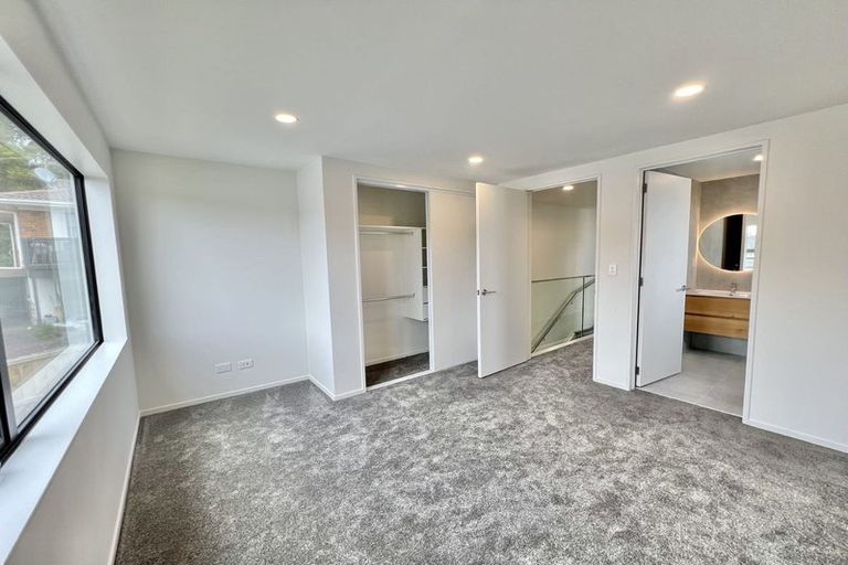 Photo of property in 7e Serrata Place, Browns Bay, Auckland, 0630