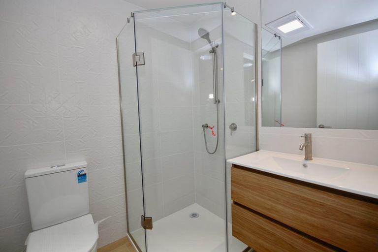 Photo of property in 8/139 Tirimoana Road, Te Atatu South, Auckland, 0602