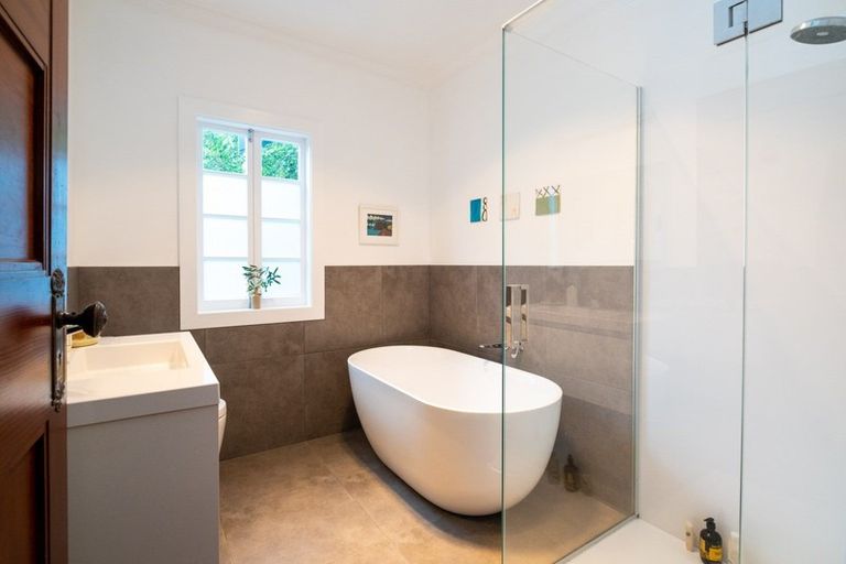 Photo of property in 15 Old Ferry Road, Clive, 4102