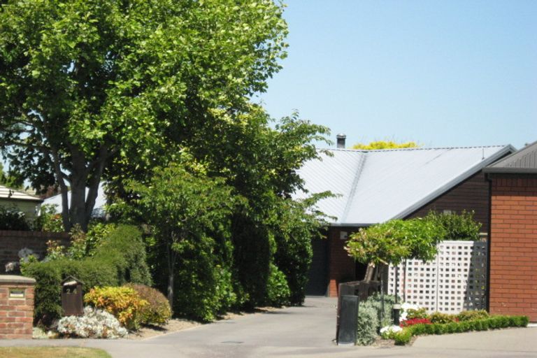 Photo of property in 24 Brockhall Lane, Avonhead, Christchurch, 8042