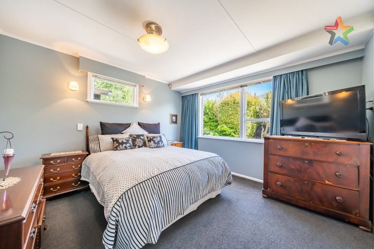 Photo of property in 28a Whites Line West, Woburn, Lower Hutt, 5010