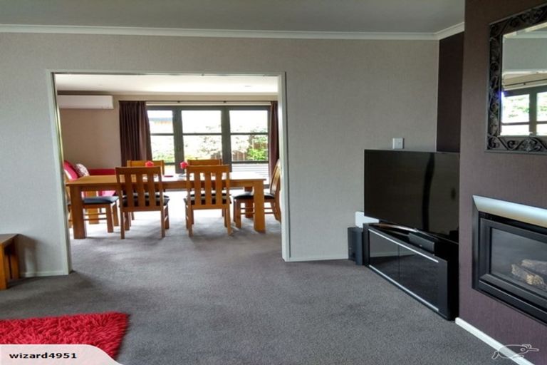 Photo of property in 11 Geneva Terrace, Kelvin Grove, Palmerston North, 4414