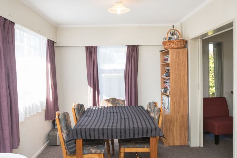 Photo of property in 19 Mokau Place, Terrace End, Palmerston North, 4410