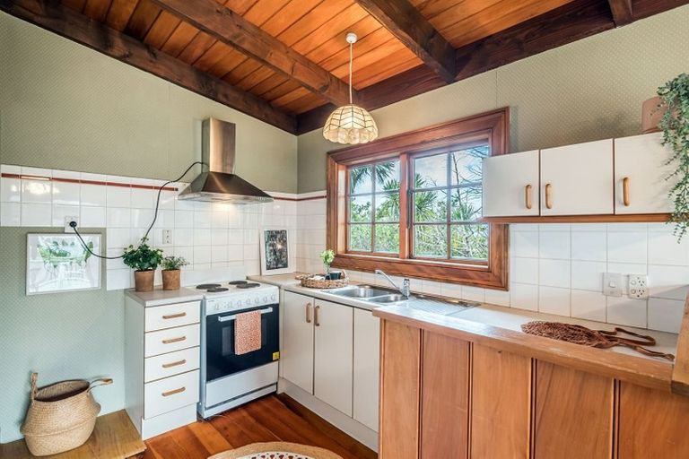 Photo of property in 2/160 Mokoia Road, Chatswood, Auckland, 0626