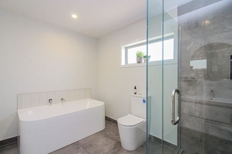 Photo of property in 1/7 Grays Road, Plimmerton, Porirua, 5026