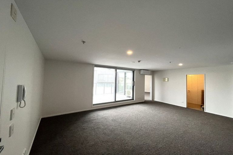 Photo of property in Bella Vista, 1h/84 Gunner Drive, Te Atatu Peninsula, Auckland, 0610