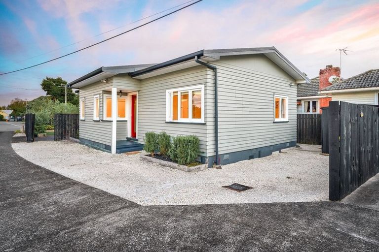Photo of property in 1/17 Ranui Station Road, Ranui, Auckland, 0612