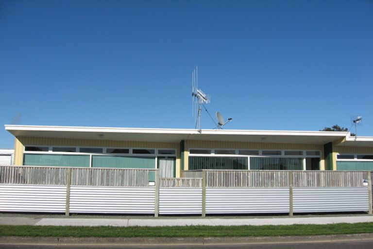 Photo of property in 2 Bledisloe Street, Levin, 5510