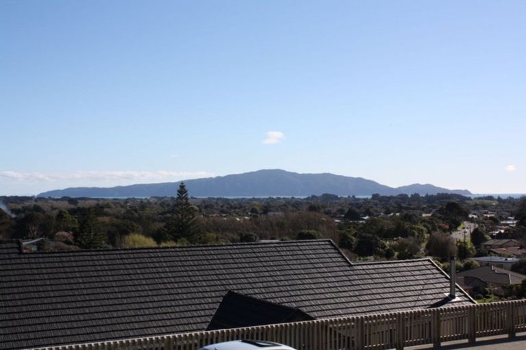 Photo of property in 103 Kakariki Grove, Waikanae, 5036