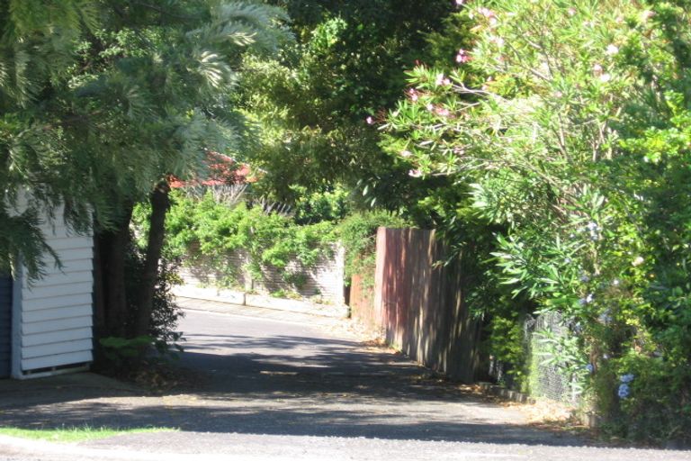 Photo of property in 2/46 Matipo Road, Mairangi Bay, Auckland, 0630