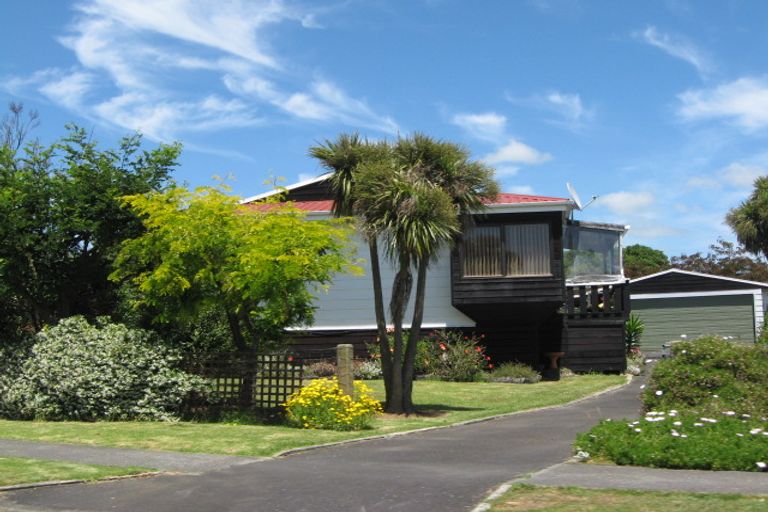 Photo of property in 4 Seaway Road, Clarks Beach, 2122