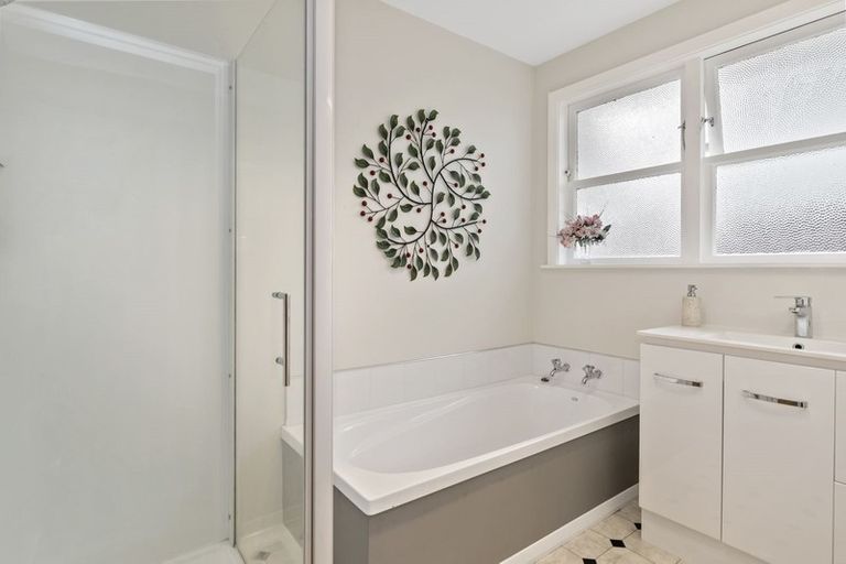 Photo of property in 7 Onehuka Road, Tirohanga, Lower Hutt, 5010