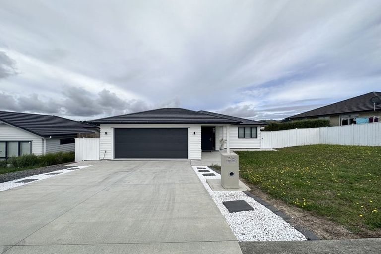Photo of property in 25 Helenvale Crescent, Pokeno, 2402