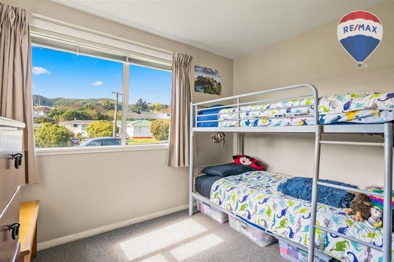 Photo of property in 41 Ranui Terrace, Tawa, Wellington, 5028