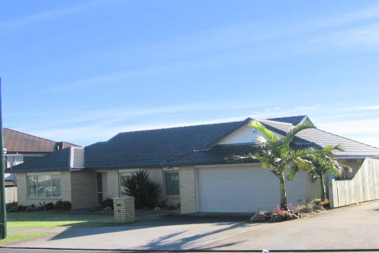 Photo of property in 5 Dairyland Drive, East Tamaki Heights, Auckland, 2016