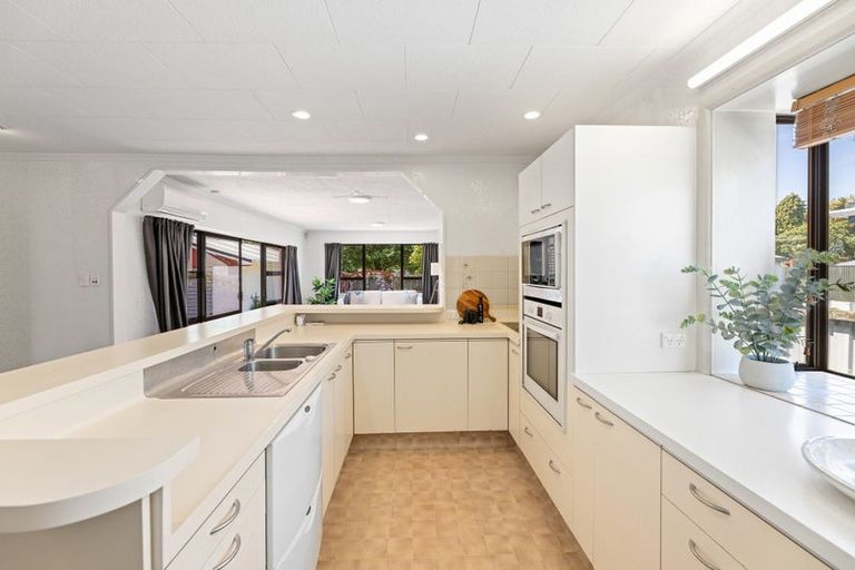 Photo of property in 12 Fairmont Place, Hornby, Christchurch, 8042