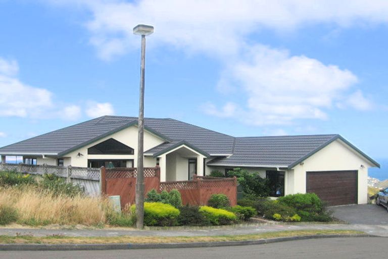 Photo of property in 111 Ashton Fitchett Drive, Brooklyn, Wellington, 6021