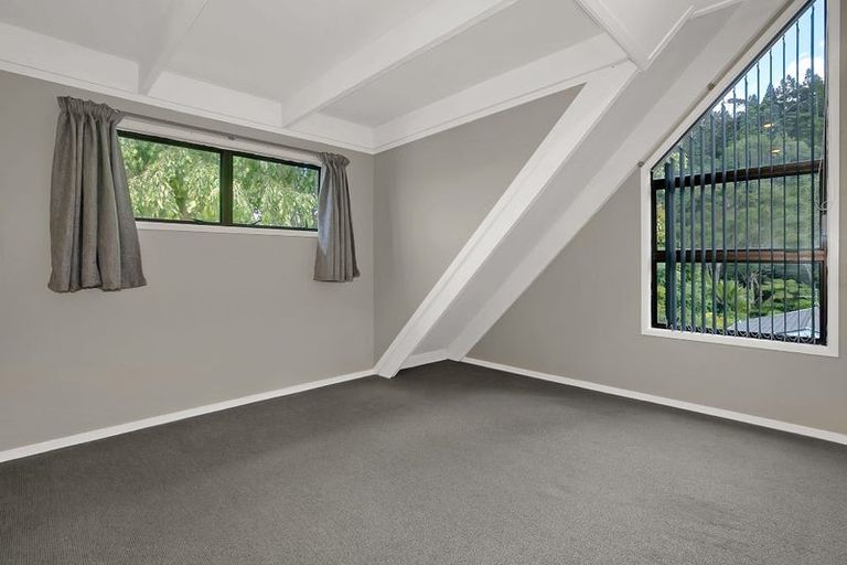 Photo of property in 19 Birdwood Road, Swanson, Auckland, 0612