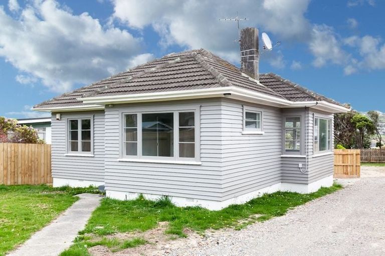 Photo of property in 4 Kapiti Crescent, Titahi Bay, Porirua, 5022
