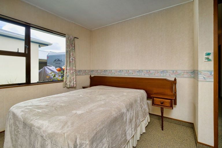 Photo of property in 11 Deakin Place, Clive, 4102