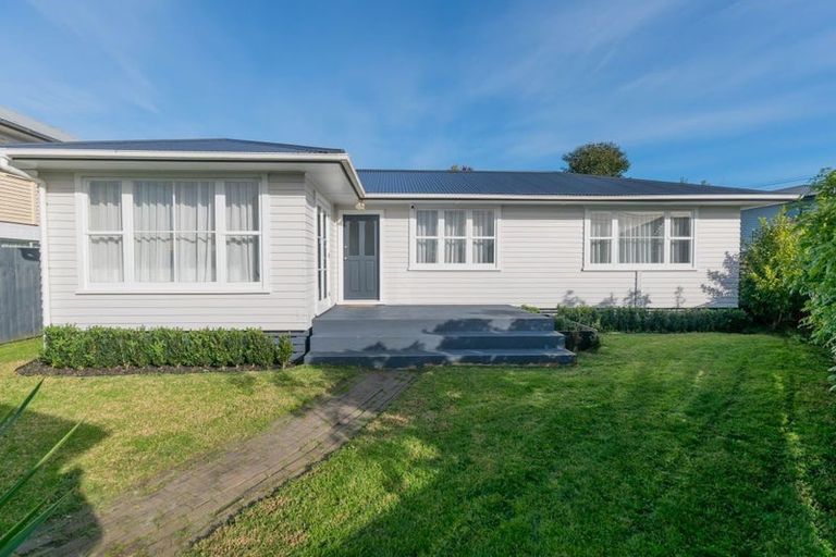 Photo of property in 39 Wharf Road, Te Atatu Peninsula, Auckland, 0610