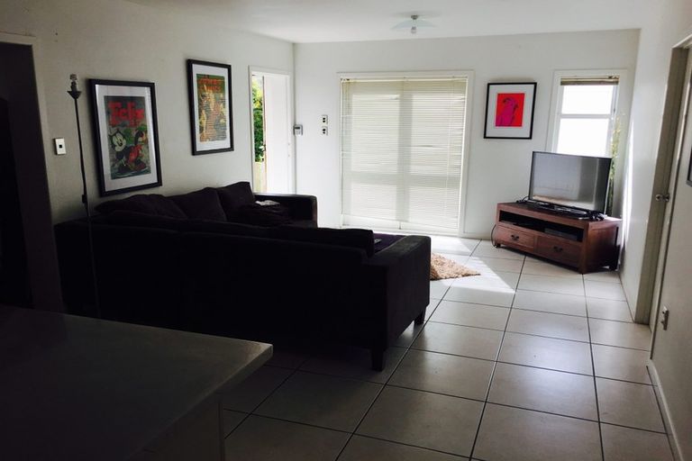 Photo of property in 5 Don Croot Street, Morningside, Auckland, 1021