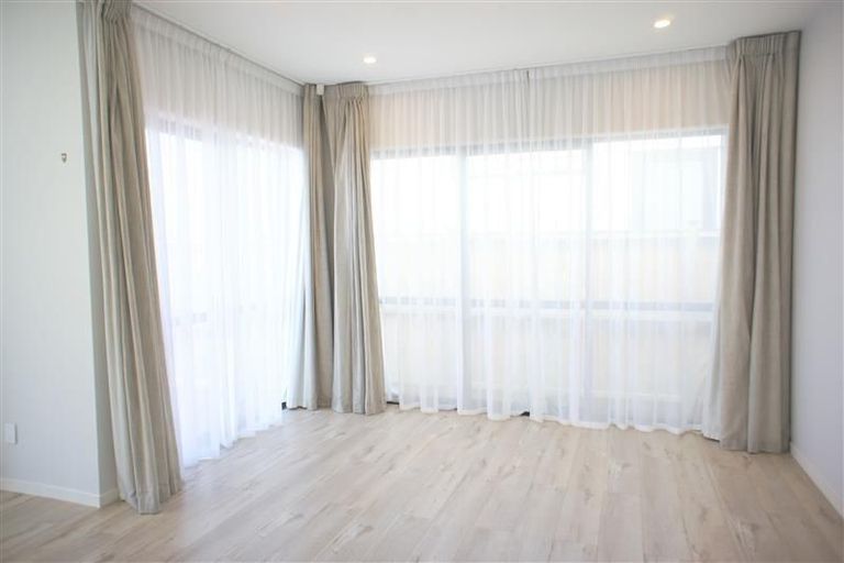 Photo of property in 42 Toanui Road, Hobsonville, Auckland, 0616