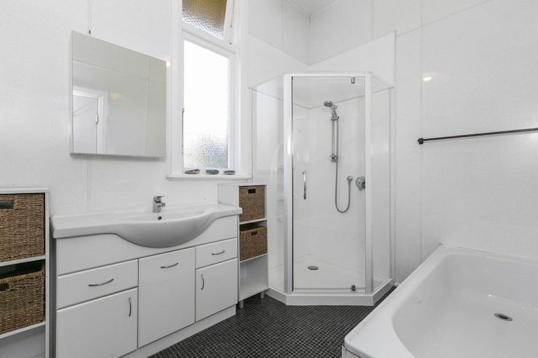 Photo of property in 239 Bay View Road, Saint Clair, Dunedin, 9012